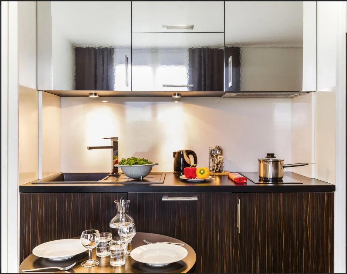 Disneyland Deluxe Flat, Outside Pool, Climatisation, 1 Min To Disney Parks 세리스 외부 사진